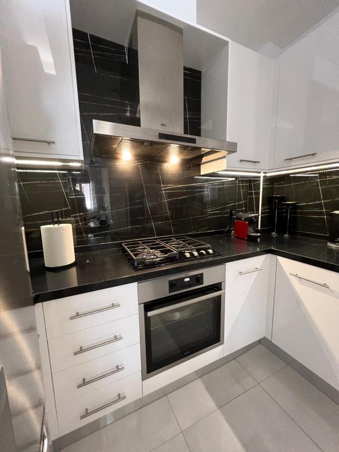הרקליון Modern Apartment Close To Airport With Gym And Bbq מראה חיצוני תמונה